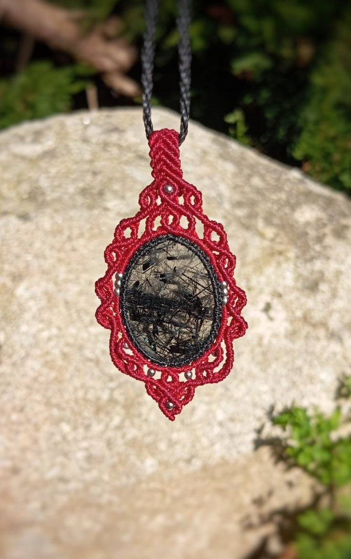 Joyería artesanal
Joyería de micromacramé
Colgante de micromacramé
Joyas hechas a mano
Joyería boho chic
Joyería étnica artesanal
Bisutería artesanal España
Comprar joyería artesanal online
Mineral
Cuarzo turmalinado