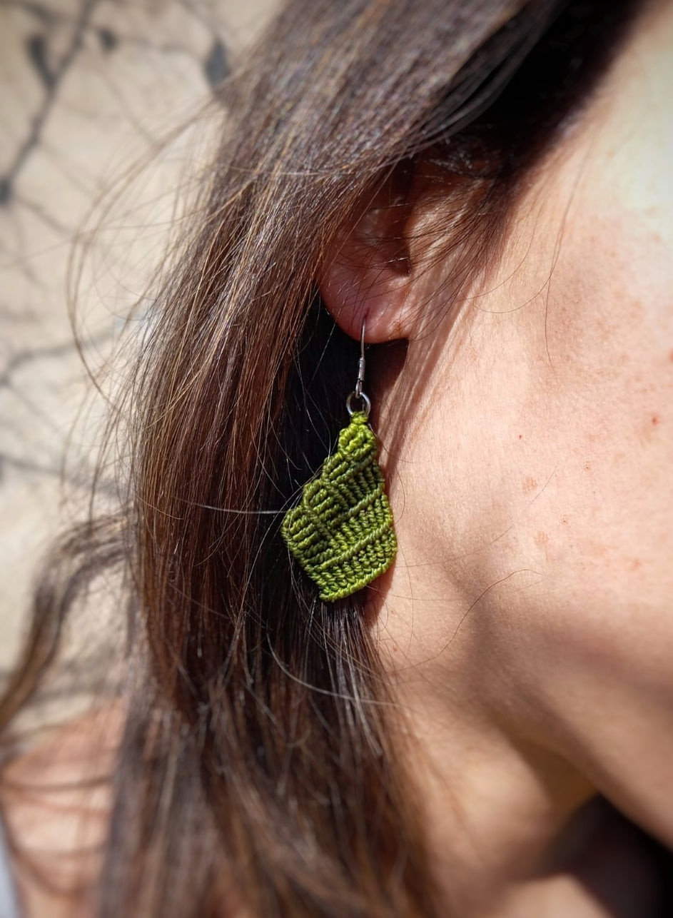 Joyería artesanal
Joyería de micromacramé
Joyas hechas a mano
Joyería boho chic
Joyería étnica artesanal
Bisutería artesanal España
Comprar joyería artesanal online
Pendientes de micromacrame
Pendientes