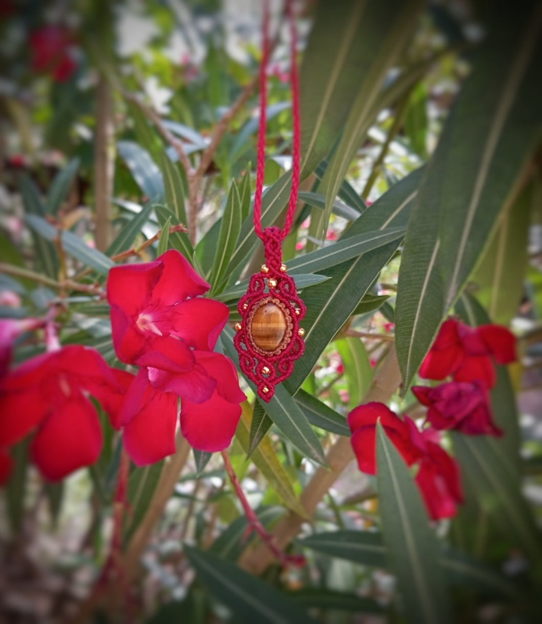 Colgante con Ojo de Tigre - rojo elegante -Pieza única-