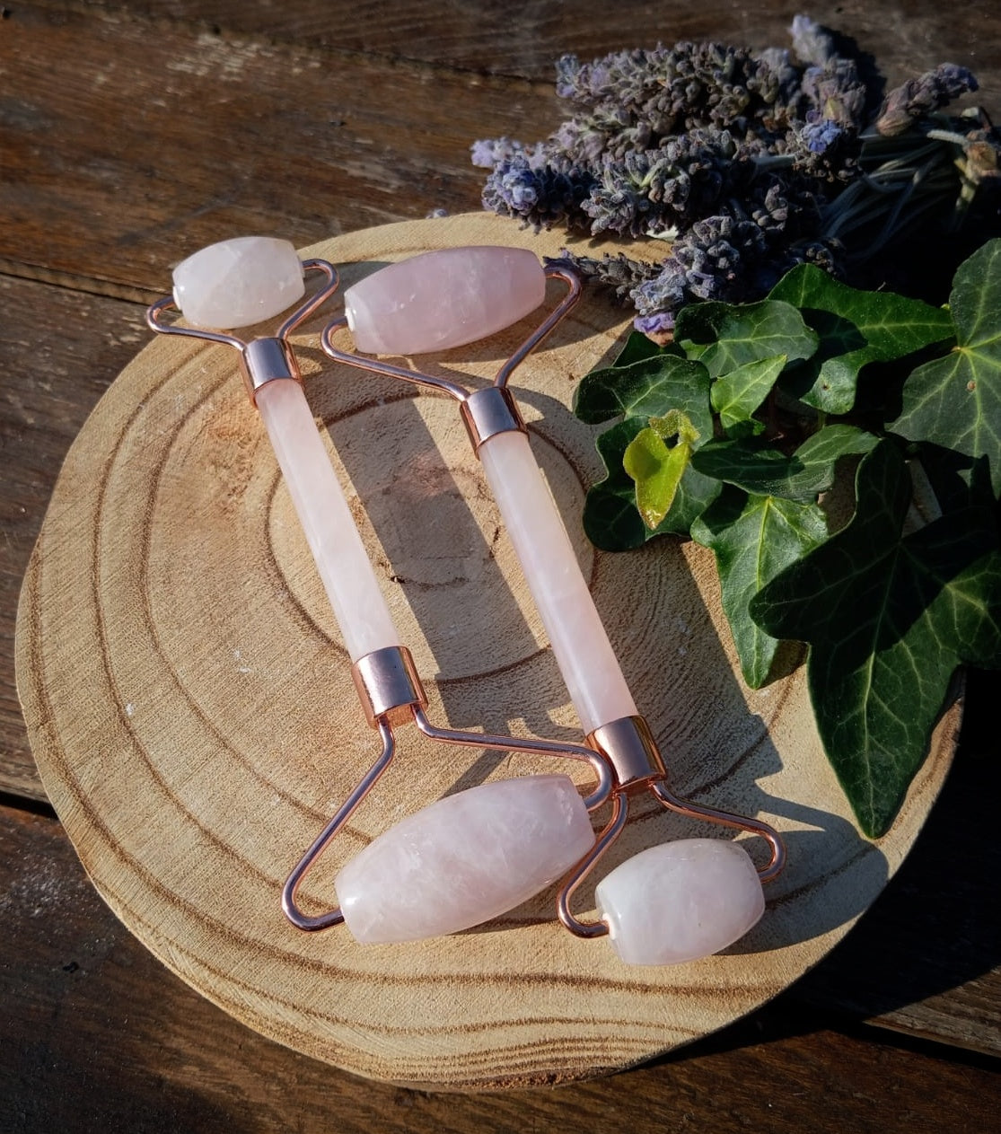 🩷 Rodillo (Roller) de Cuarzo Rosa: Amor propio en cada pasada