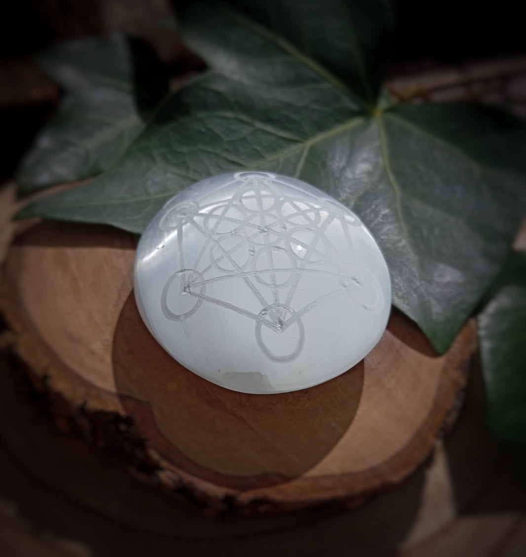 Talla de Selenita "Jabón": Cubo de Metatrón