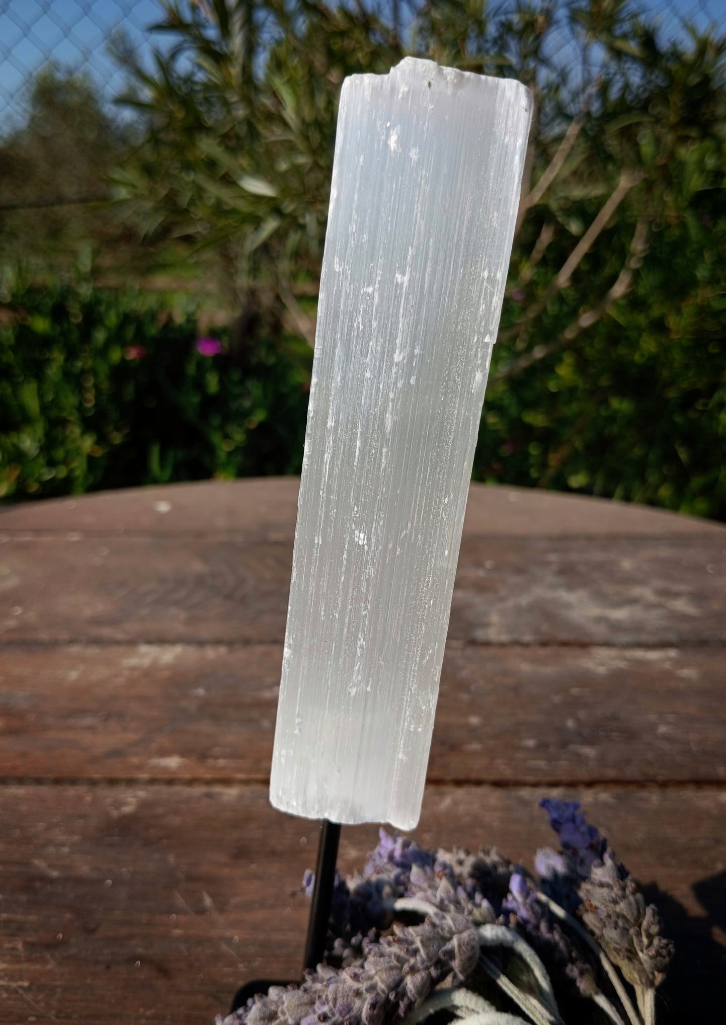 🤍 Peana de Selenita: Luz y Calma en tu Hogar