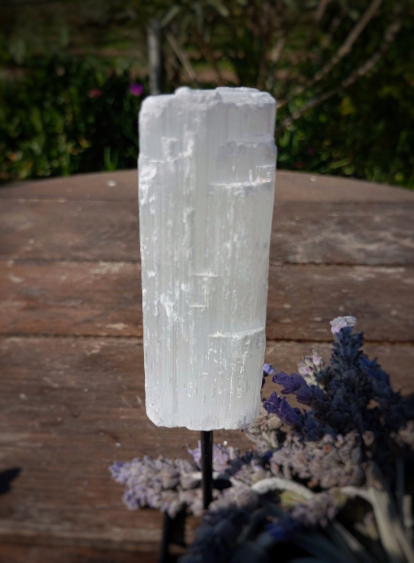 🤍 Peana de Selenita: Luz y Calma en tu Hogar