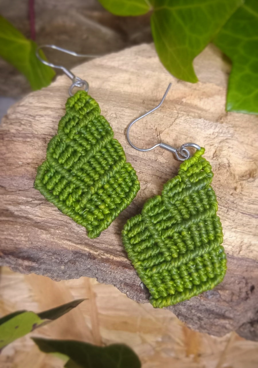 Joyería artesanal
Joyería de micromacramé
Joyas hechas a mano
Joyería boho chic
Joyería étnica artesanal
Bisutería artesanal España
Comprar joyería artesanal online
Pendientes de micromacrame
Pendientes