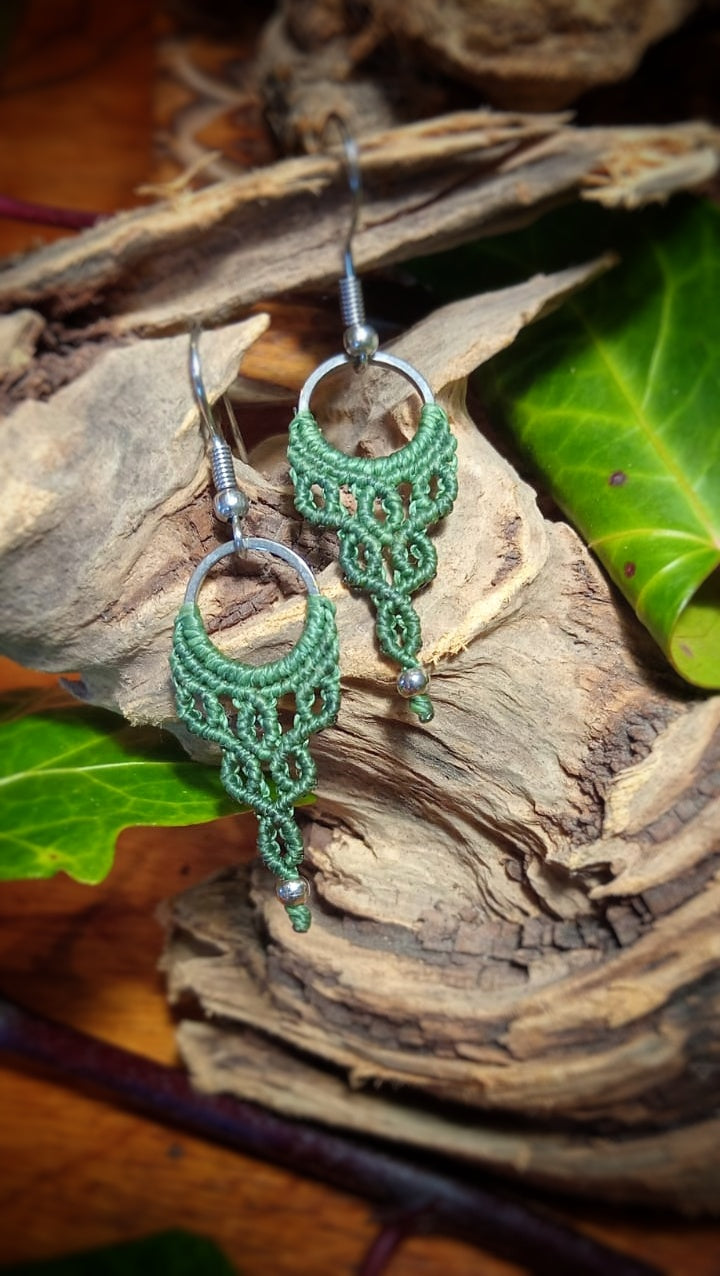 Joyería artesanal
Joyería de micromacramé
Joyas hechas a mano
Joyería boho chic
Joyería étnica artesanal
Bisutería artesanal España
Comprar joyería artesanal online
Pendientes de micromacrame
Pendientes