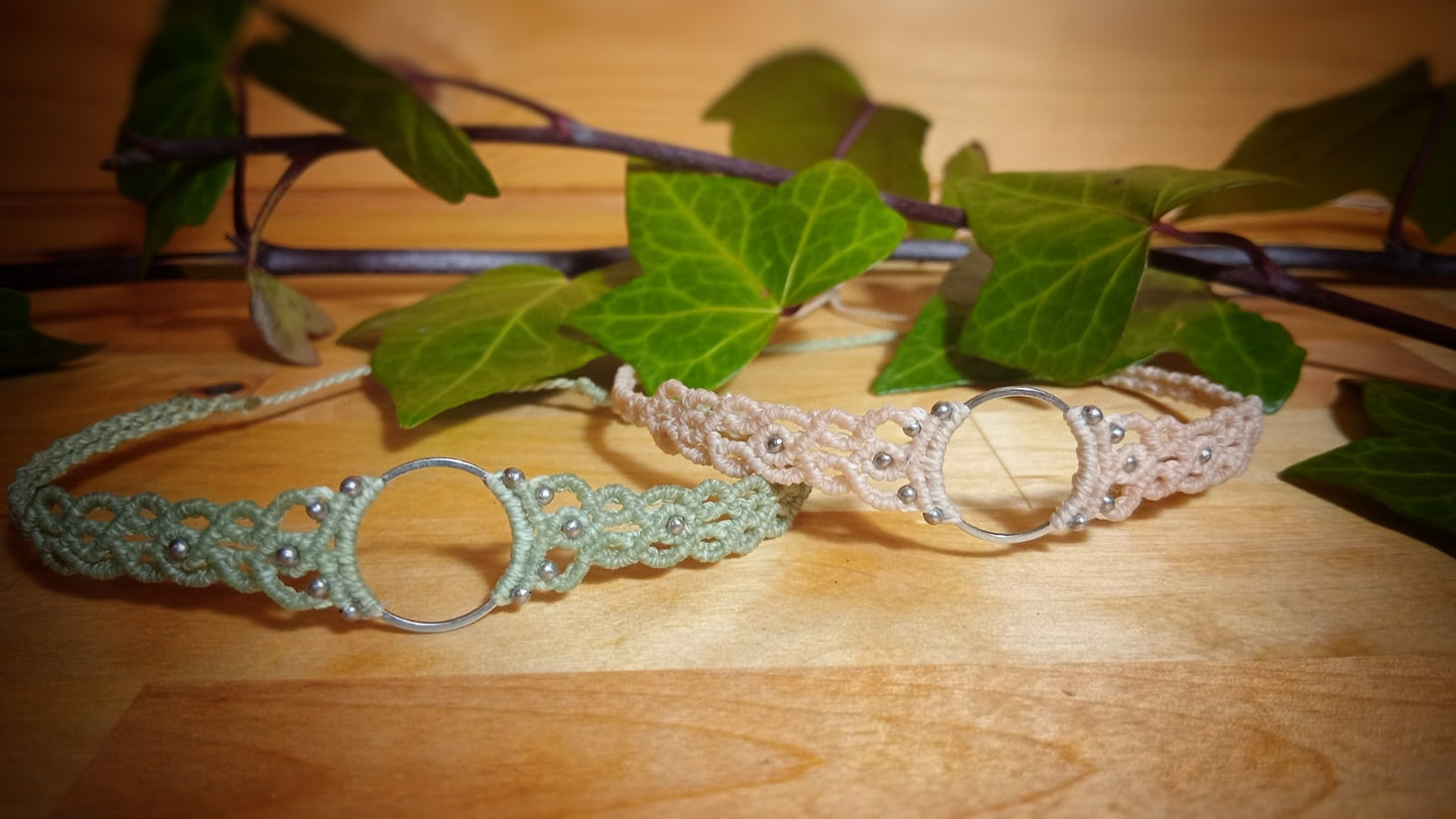 Joyería artesanal
Joyería de micromacramé
Gargantilla de micromacramé
Joyas hechas a mano
Joyería boho chic
Joyería étnica artesanal
Bisutería artesanal España
Comprar joyería artesanal online
Mineral