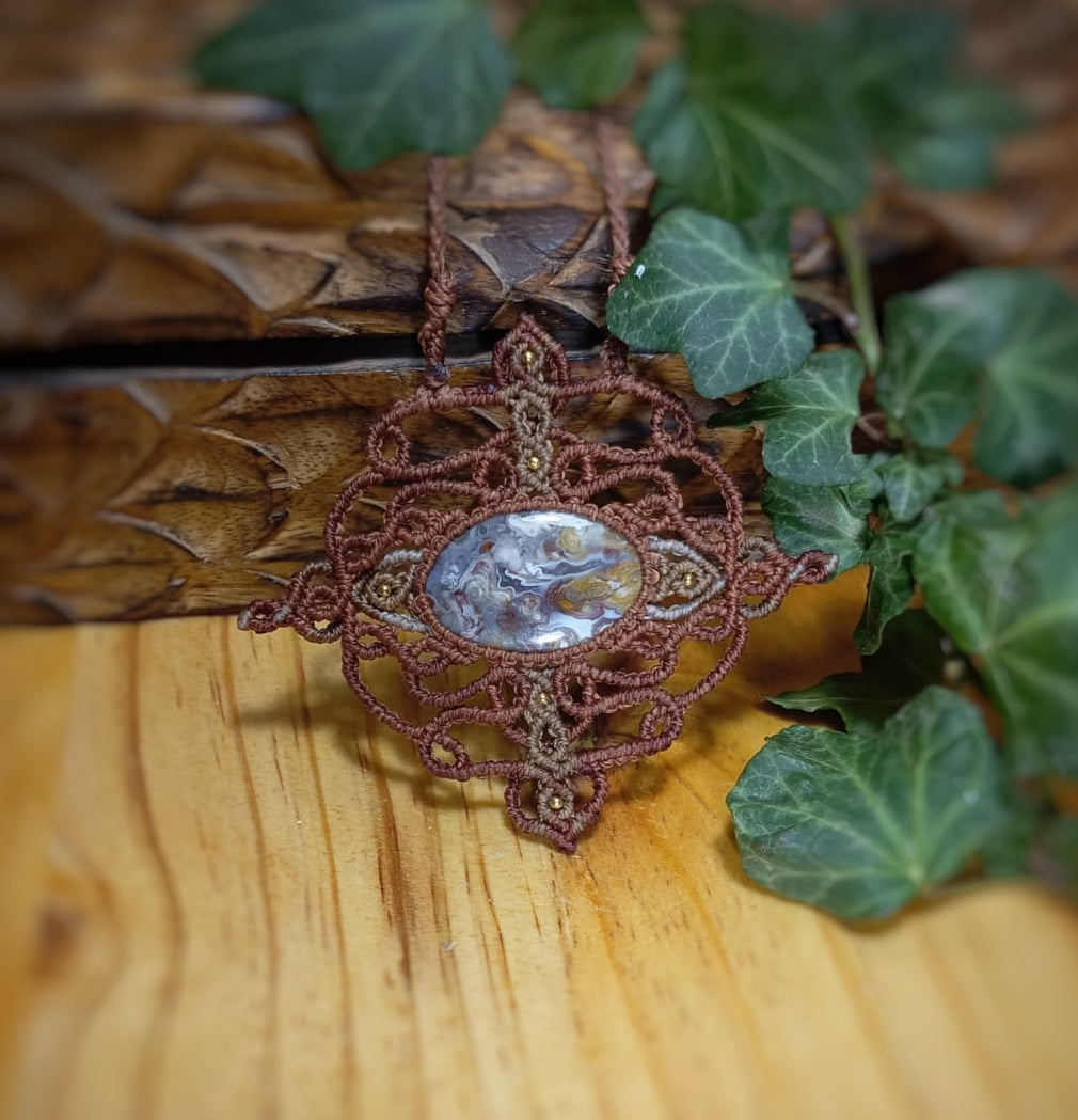 Joyería artesanal
Joyería de micromacramé
Colgante de micromacramé
Joyas hechas a mano
Joyería boho chic
Joyería étnica artesanal
Bisutería artesanal España
Comprar joyería artesanal online
Mineral
Palm Root
Mandala