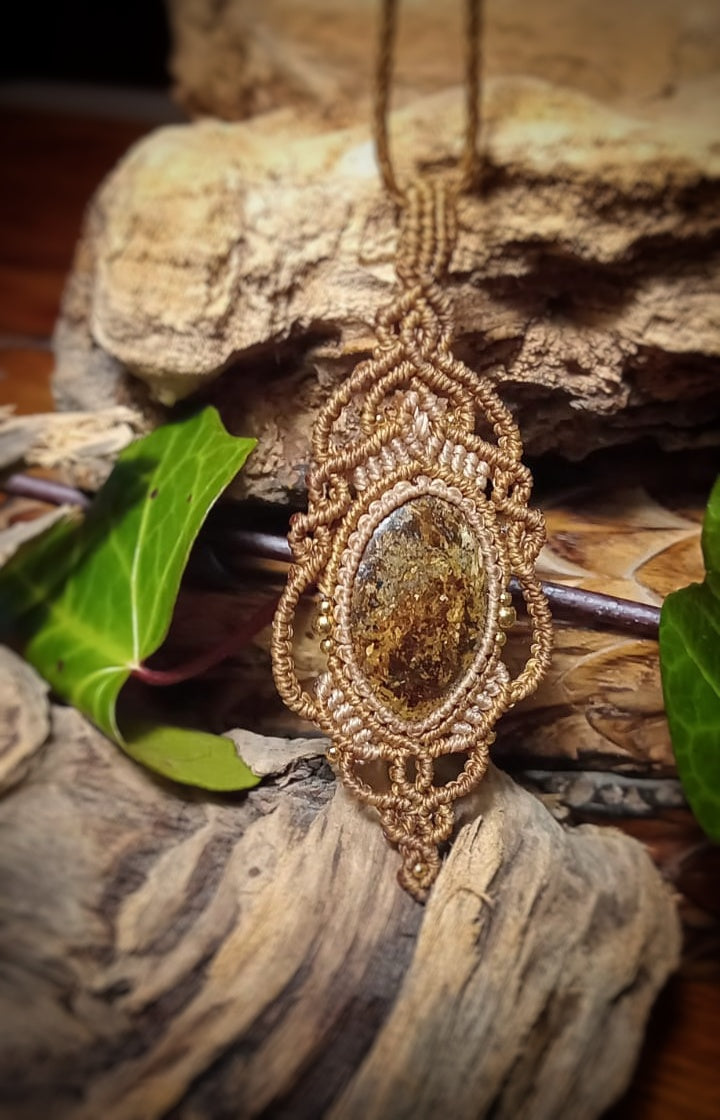 Joyería artesanal
Joyería de micromacramé
Collares de micromacramé
Colgante de micromacramé
Joyas hechas a mano
Joyería boho chic
Joyería étnica artesanal
Bisutería artesanal España
Comprar joyería artesanal online
Mineral
Broncita