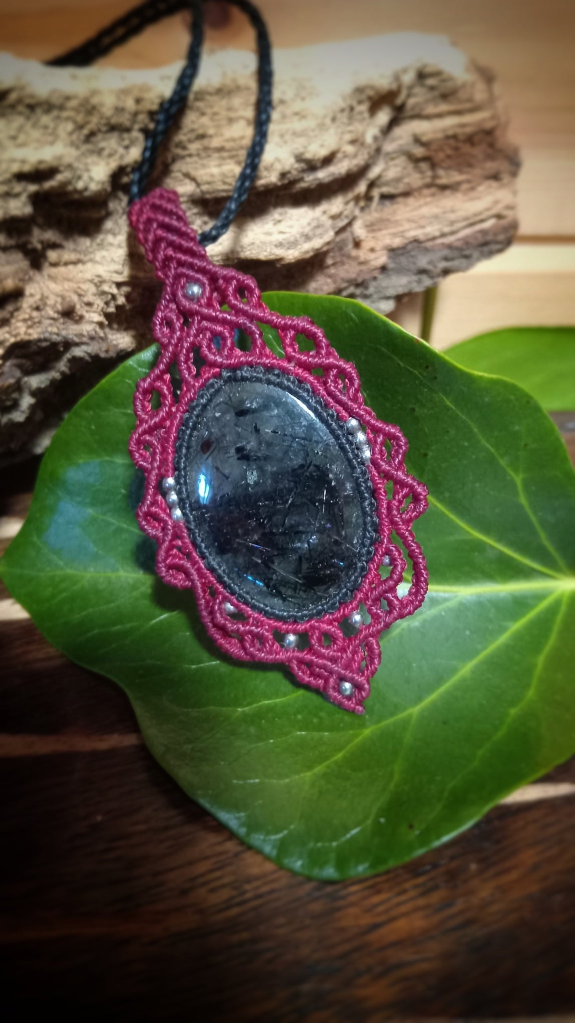 Joyería artesanal
Joyería de micromacramé
Colgante de micromacramé
Joyas hechas a mano
Joyería boho chic
Joyería étnica artesanal
Bisutería artesanal España
Comprar joyería artesanal online
Mineral
Cuarzo turmalinado