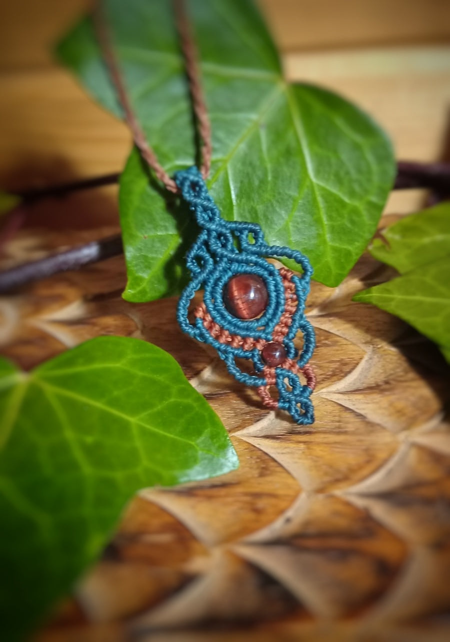 Joyería artesanal
Joyería de micromacramé
Collares de micromacramé
Joyas hechas a mano
Joyería boho chic
Joyería étnica artesanal
Bisutería artesanal España
Comprar joyería artesanal online
Mineral