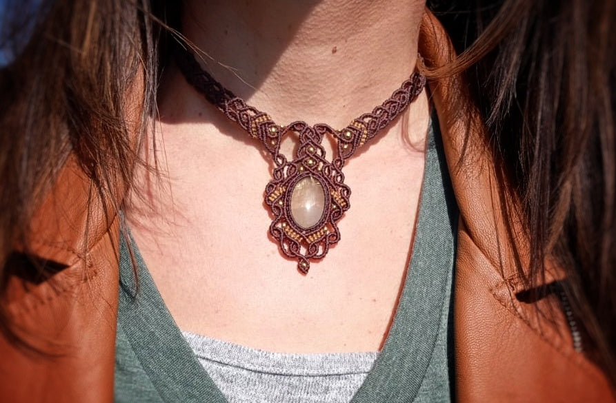Joyería artesanal
Joyería de micromacramé
Collares de micromacramé
Colgante de micromacramé
Joyas hechas a mano 
Joyería boho chic
Joyería étnica artesanal
Bisutería artesanal España
Comprar joyería artesanal online
Mineral
Cuarzo 
Cuarzo rutilado