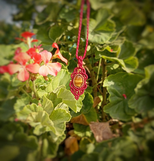 Colgante con Ojo de Tigre - rojo elegante  -Pieza única-