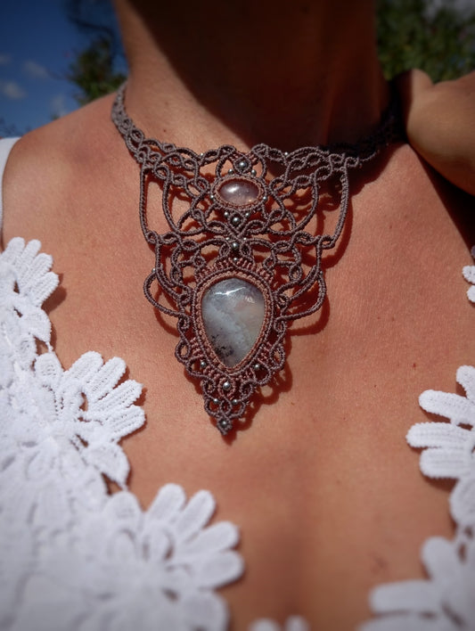 Gargantilla Hikari con Cuarzo rosa y Fluorita (Pieza única)