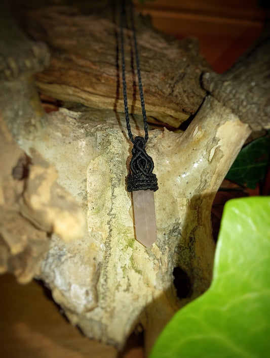 Colgante Punta de Cuarzo Rosa (Pieza Única)