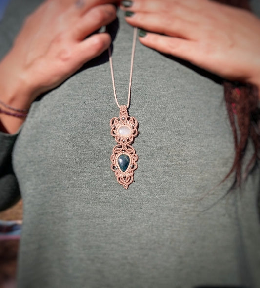 Colgante Ayla con Piedra Luna y Apatito (Pieza Única)