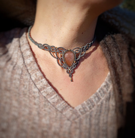 NOVEDAD Gargantilla con Piedra Sol (Pieza Única)