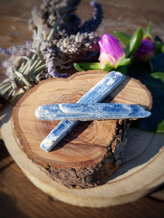 Cianita Azul: La Espada de la Verdad