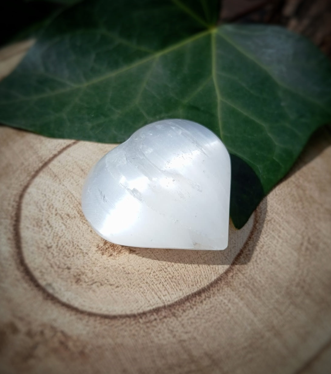 Corazón de Selenita: Luz para el Alma