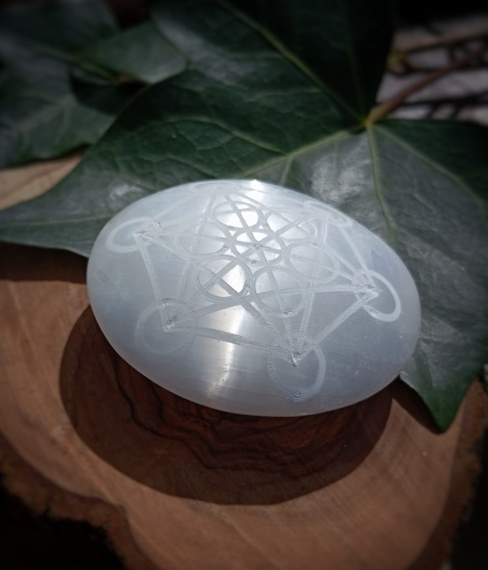 Talla de Selenita "Jabón": Cubo de Metatrón