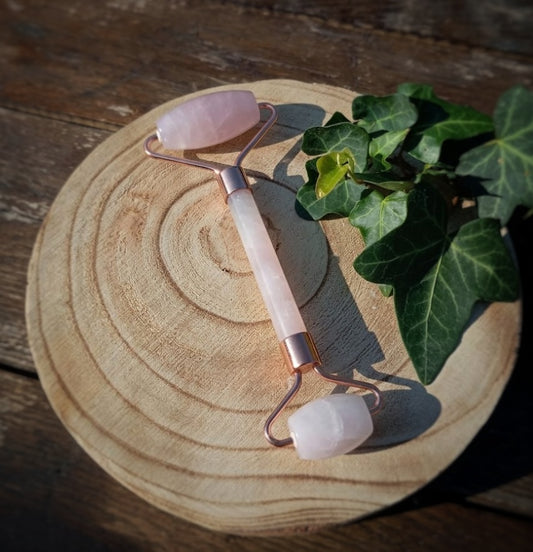🩷 Rodillo (Roller) de Cuarzo Rosa: Amor propio en cada pasada