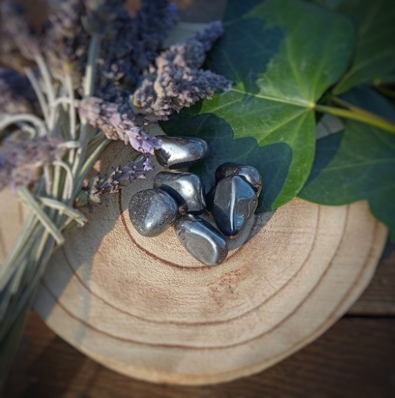 Canto Rodado: Hematite, enraizamiento y escudo