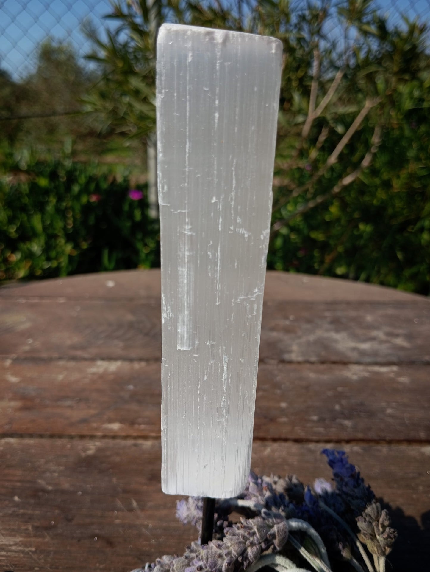 🤍 Peana de Selenita: Luz y Calma en tu Hogar