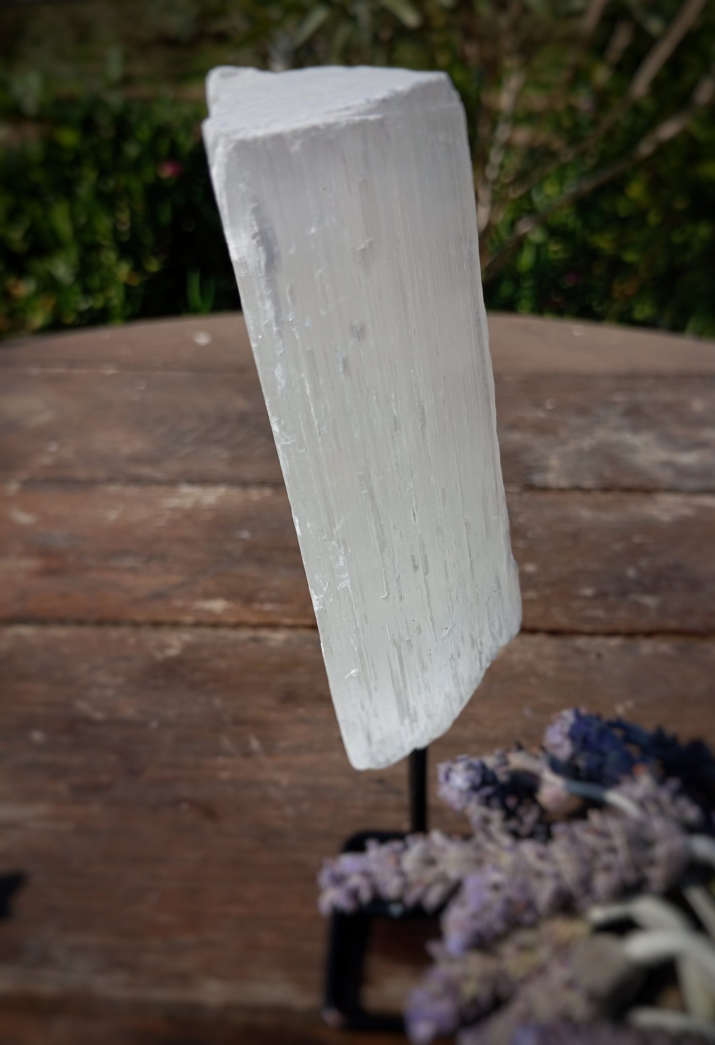 🤍 Peana de Selenita: Luz y Calma en tu Hogar