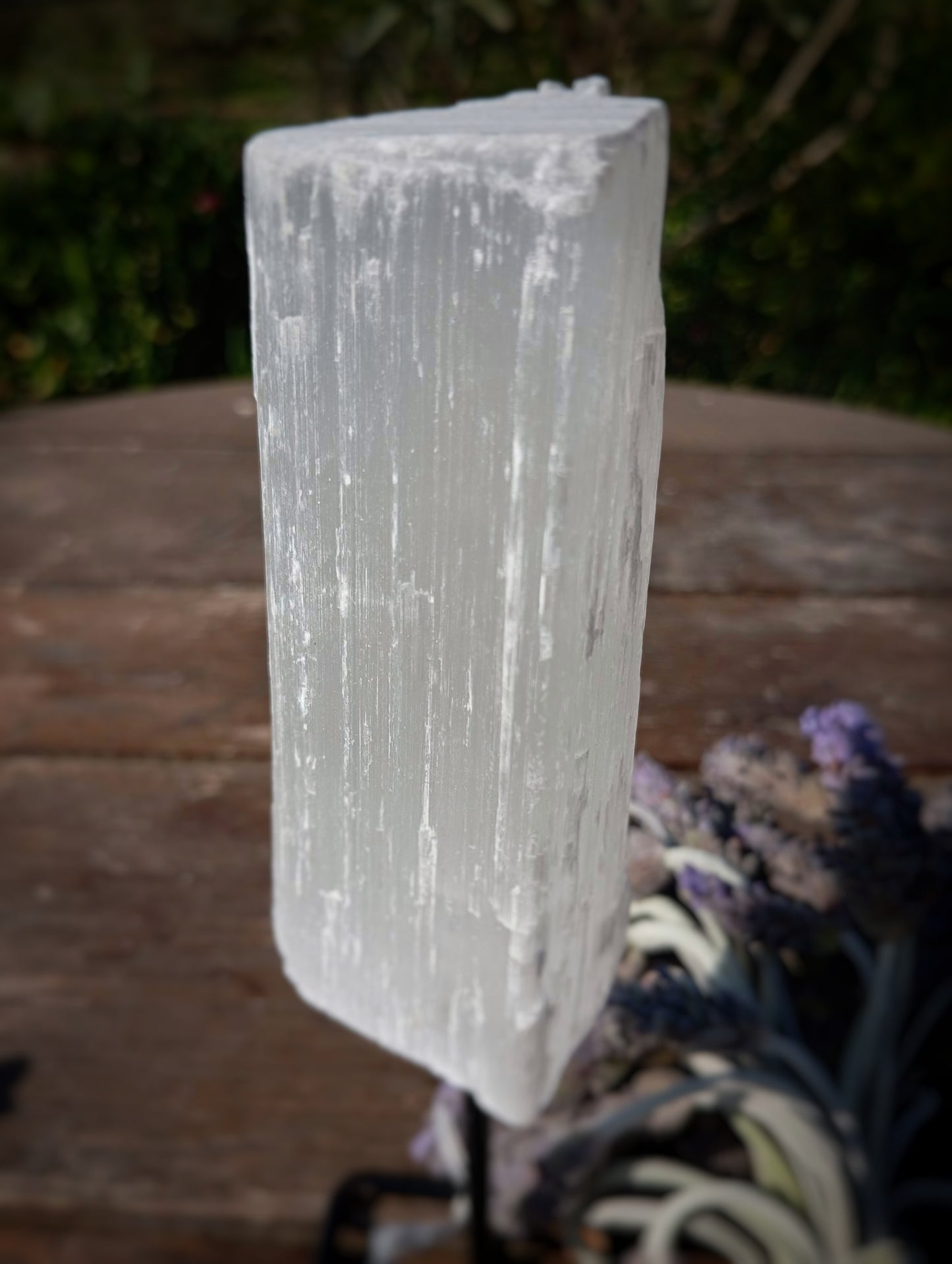 🤍 Peana de Selenita: Luz y Calma en tu Hogar