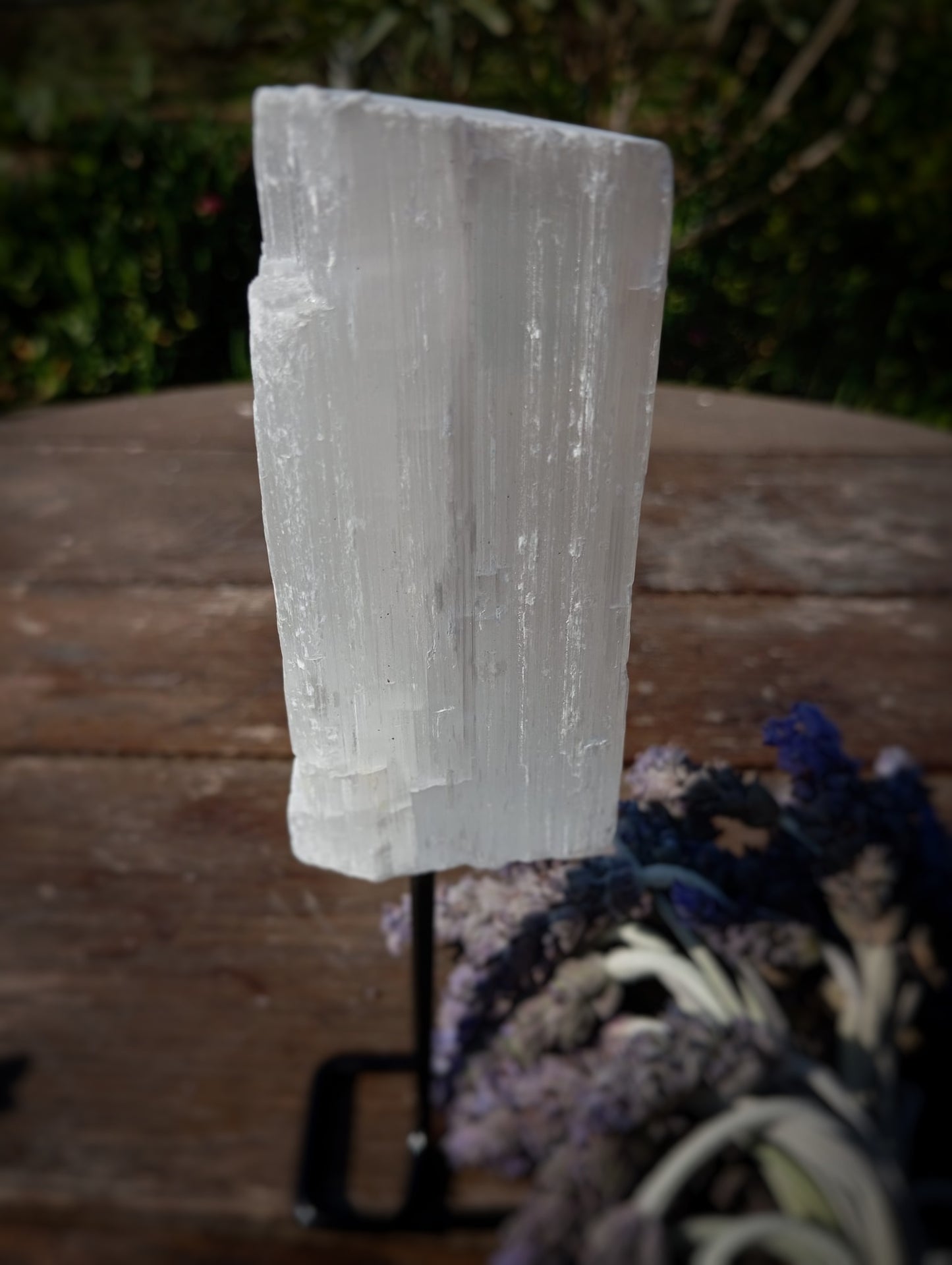 🤍 Peana de Selenita: Luz y Calma en tu Hogar