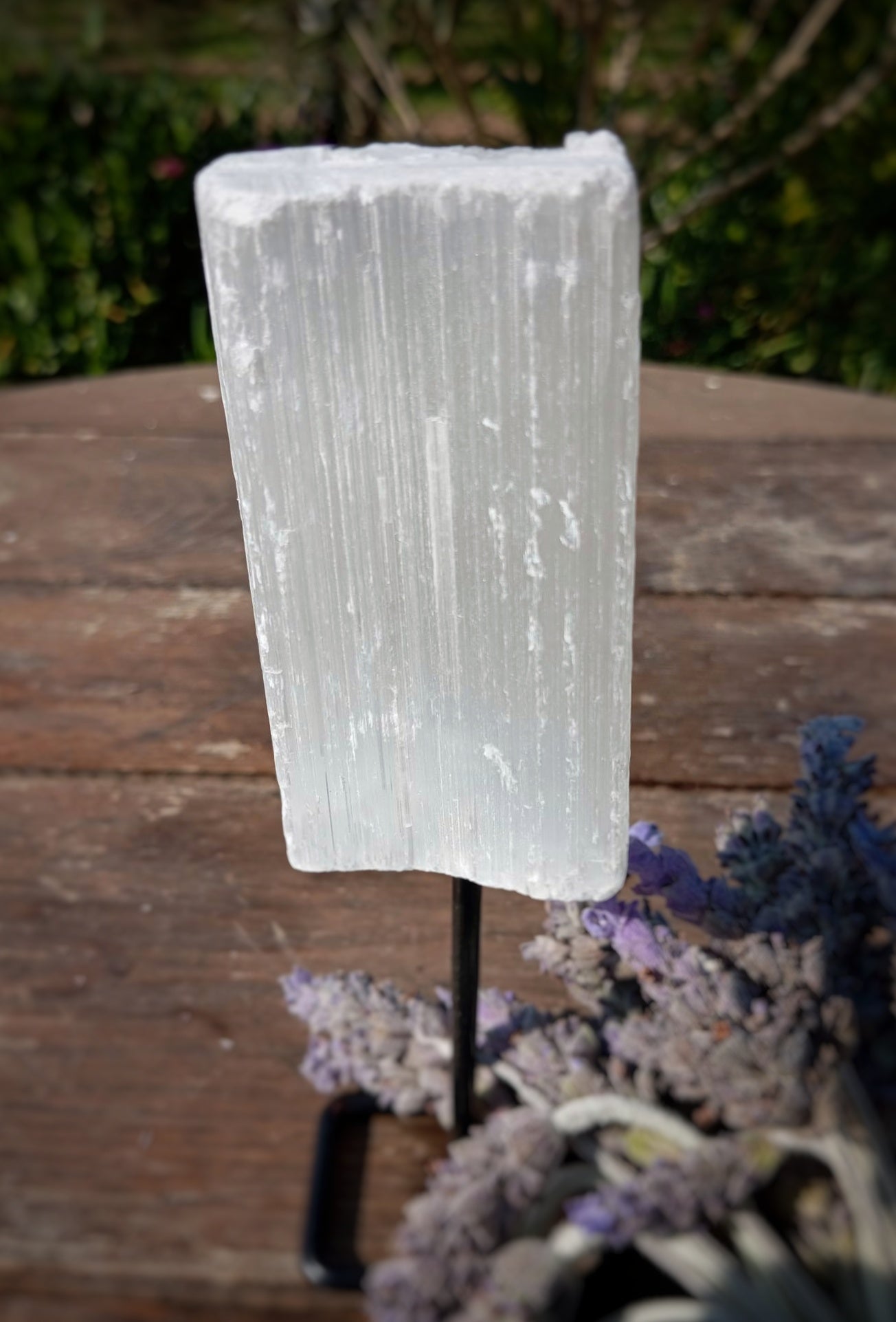 🤍 Peana de Selenita: Luz y Calma en tu Hogar