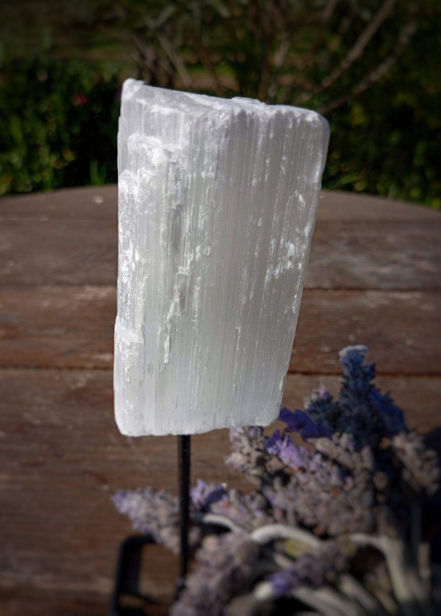 🤍 Peana de Selenita: Luz y Calma en tu Hogar