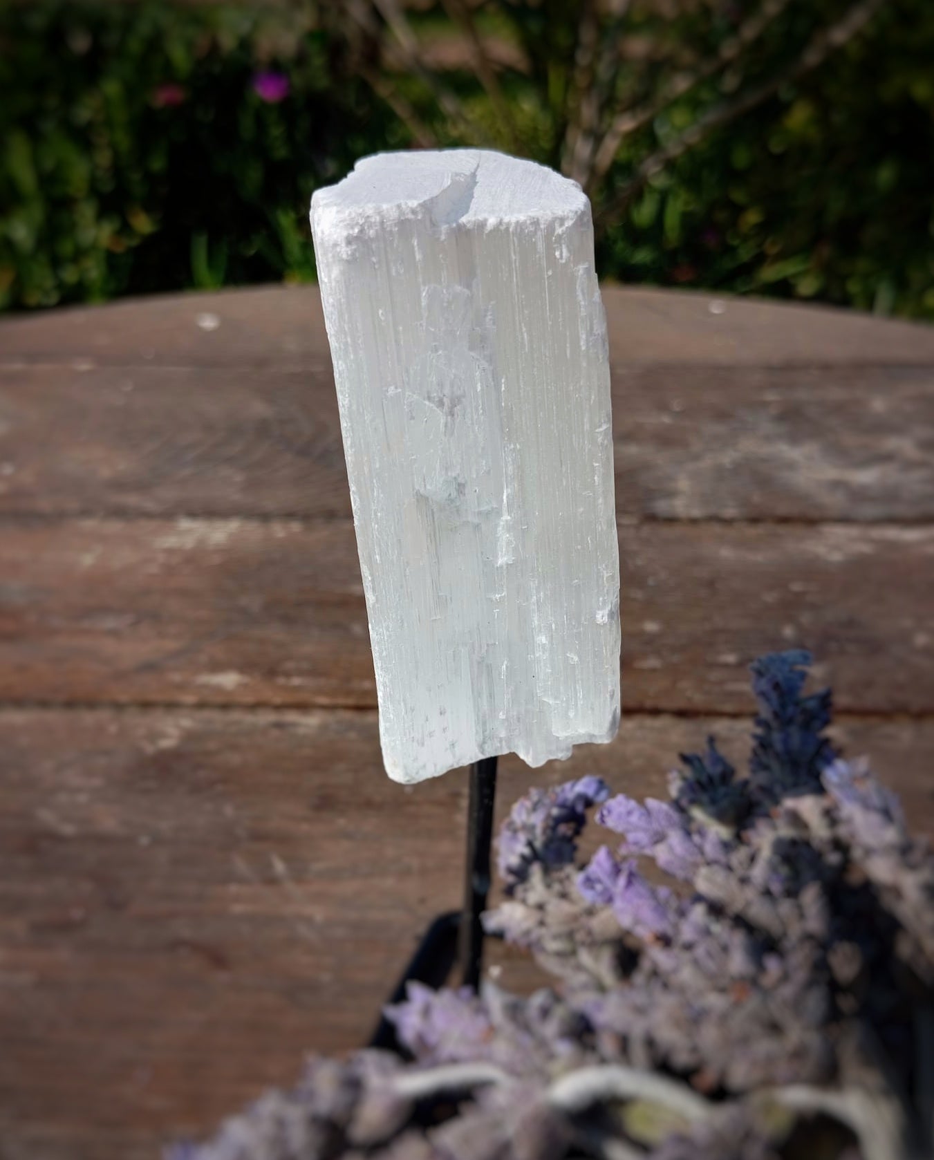 🤍 Peana de Selenita: Luz y Calma en tu Hogar