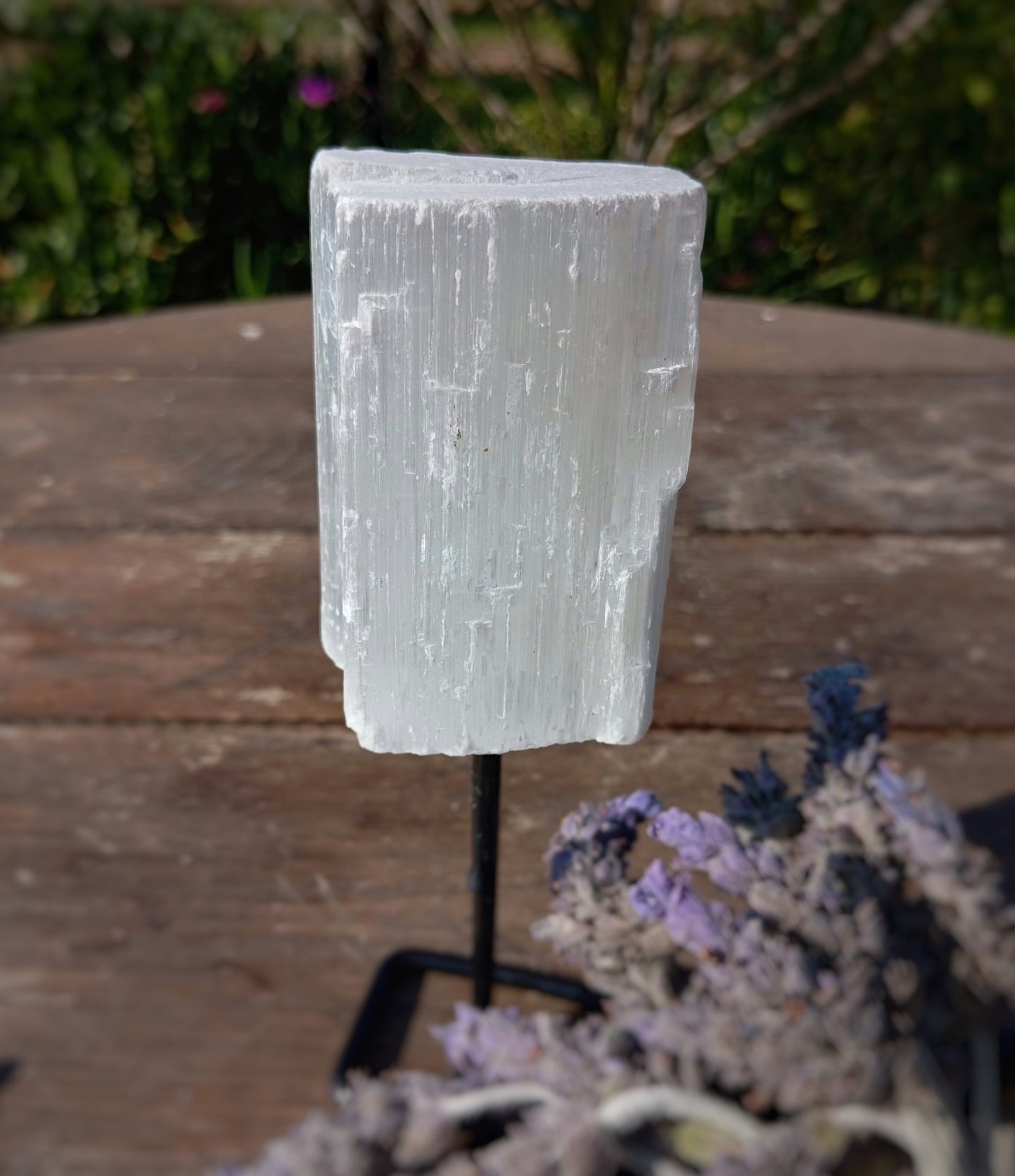 🤍 Peana de Selenita: Luz y Calma en tu Hogar