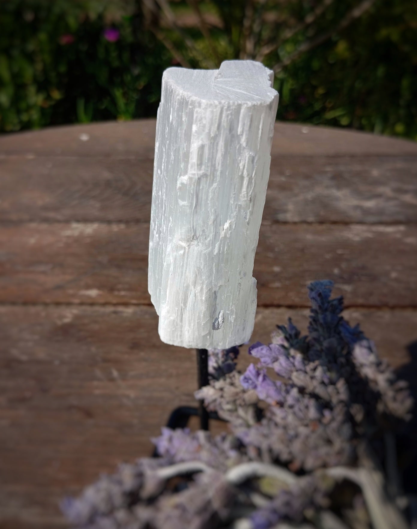 🤍 Peana de Selenita: Luz y Calma en tu Hogar