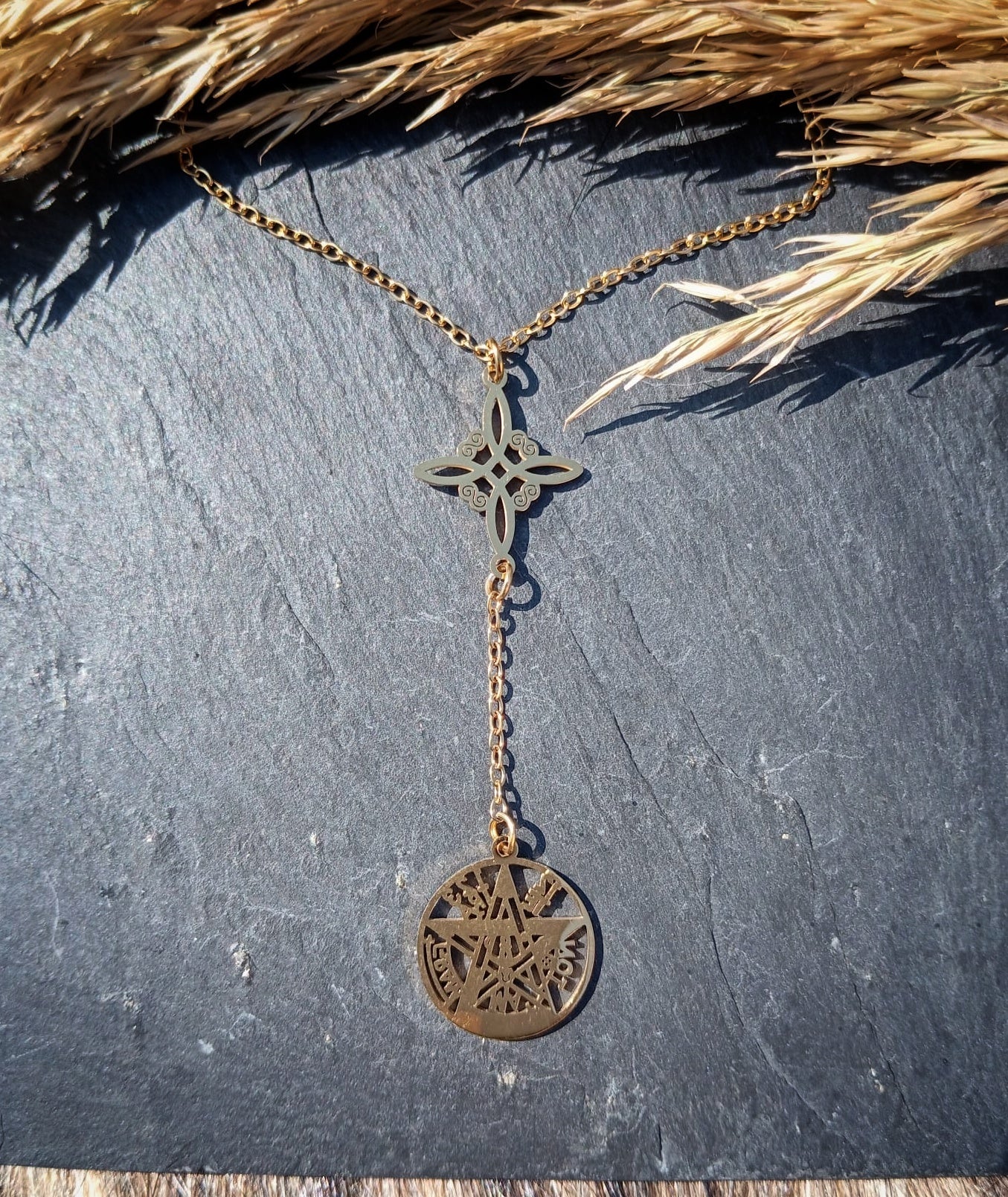 Colgante Doble Protección: Nudo de Bruja y Tetragrammaton