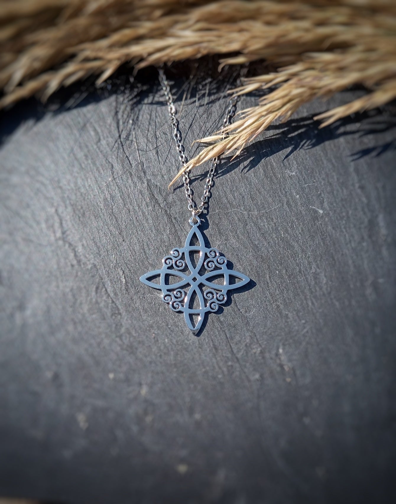 Colgante Nudo de Bruja (Grande)