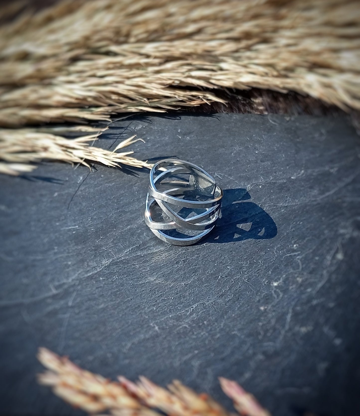 Anillo Cruzado Minimalista de Acero