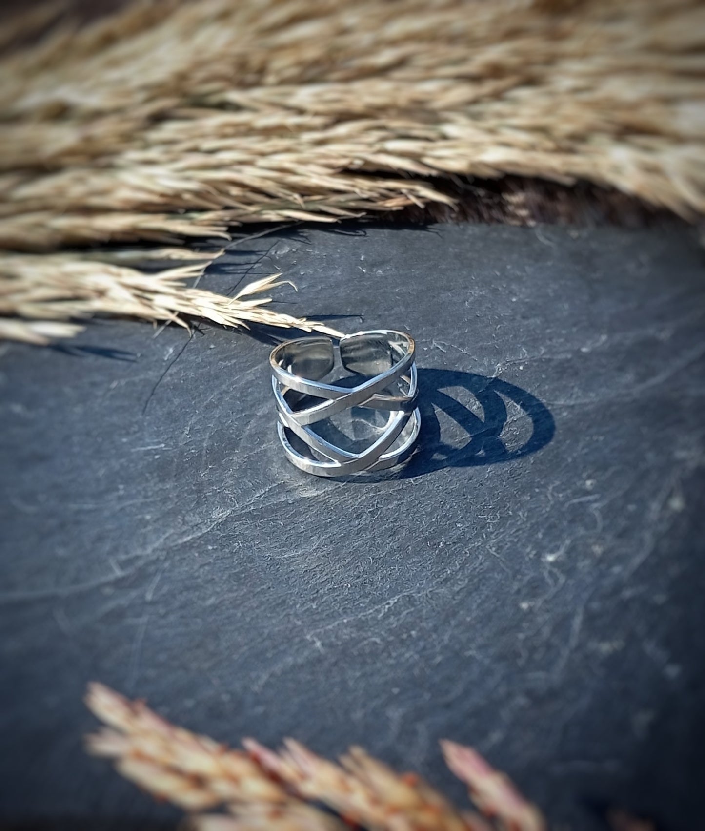 Anillo Cruzado Minimalista de Acero