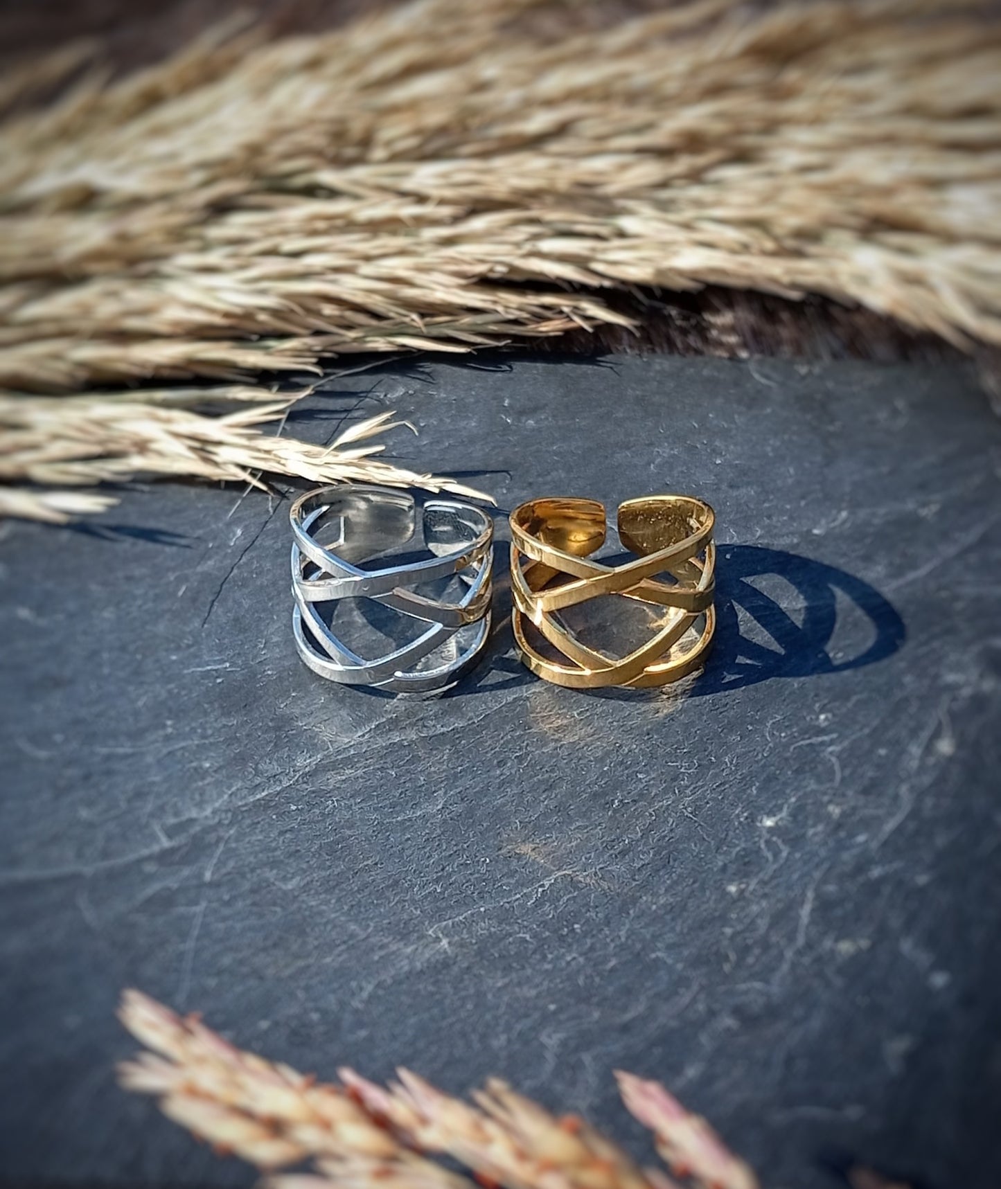 Anillo Cruzado Minimalista de Acero