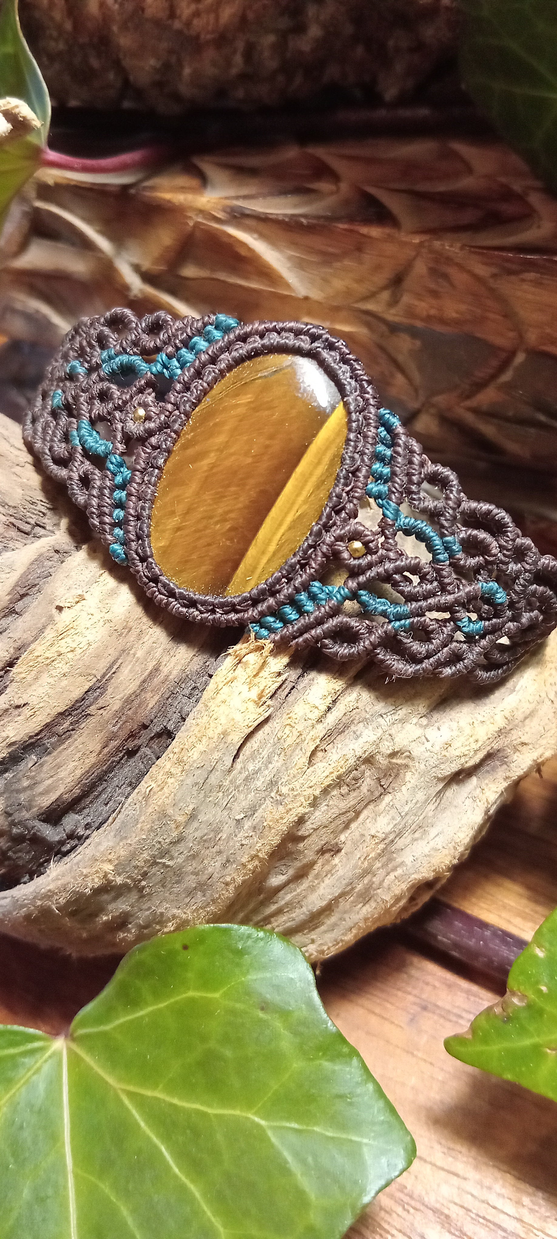 Joyería artesanal
Joyería de micromacramé
Brazalete de micromacramé
Joyas hechas a mano 
Joyería boho chic
Joyería étnica artesanal
Bisutería artesanal España
Comprar joyería artesanal online
Mineral
Ojo de tigre